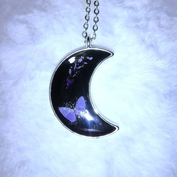 Collier et pendentif lune