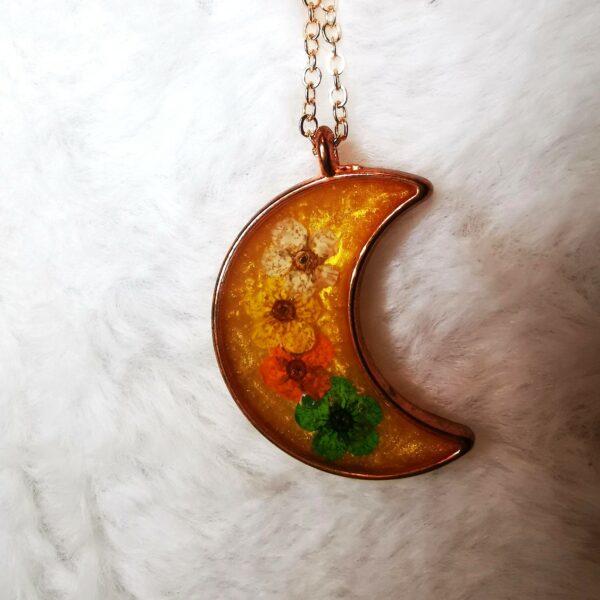 Collier et pendentif lune